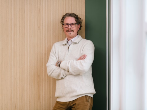 Half body portrait of employee Niklas Silfwerling